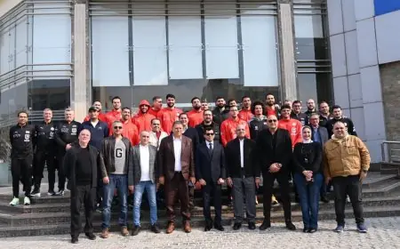 وزير الرياضة يشحن حماس لاعبي منتخب اليد قبيل انطلاق بطولة أمم أفريقيا