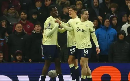 إيفرتون يفاجئ أستون فيلا ويعزز فرص أرسنال في الصدارة