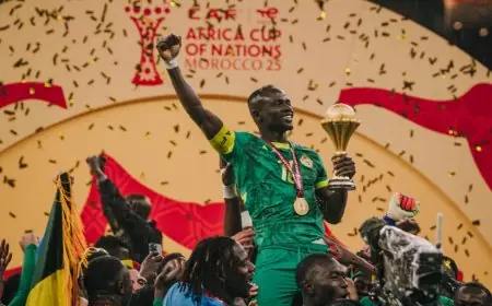 النصر يحتفل بساديو ماني بعد فوزه بكأس الأمم الأفريقية