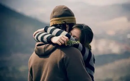 اكتشف كيف يعد الحضن وسيلة فعالة لتحسين الصحة النفسية مع وليد هندي