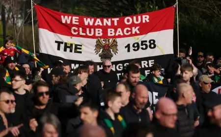 احتجاج جماهيري ضخم لنادي يونايتد: 6 آلاف مشجع يرفضون مالكي النادي