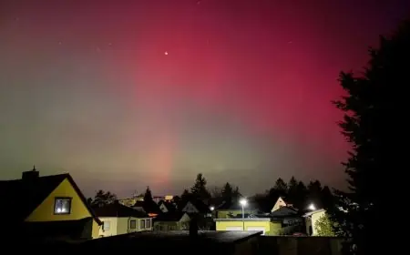 عاصفة شمسية قوية تضرب الأرض: سماء أوروبا تشتعل باللون الأحمر