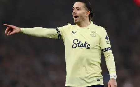 إصابة غريليش تثير قلق جماهير إيفرتون وتسلط الضوء على مستقبل اللاعب