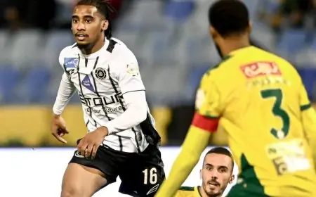 الشباب يتعثر أمام الخليج ويكتفي بالتعادل رغم تفوقه العددي