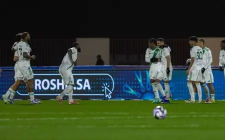 الأهلي يتألق بثلاثية رائعة ضد نيوم ويواصل مطاردة الهلال بقوة