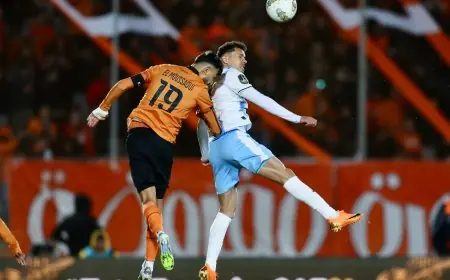 التعادل السلبي يفرض نفسه في الشوط الأول بين بيراميدز ونهضة بركان