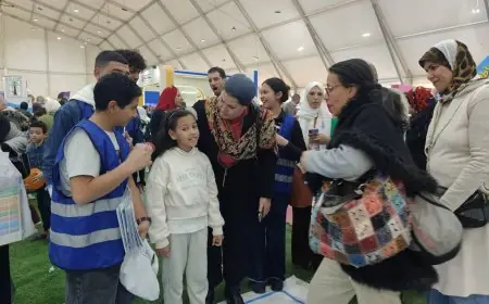 رئيس المجلس القومي للطفولة والأمومة تزور جناح المجلس في معرض الكتاب