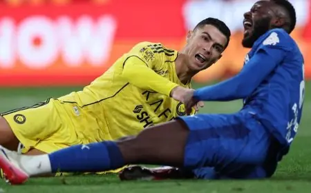 عودة تمبكتي والدوسري يعوضان غياب نيفيز في تشكيلة الهلال ضد الرياض