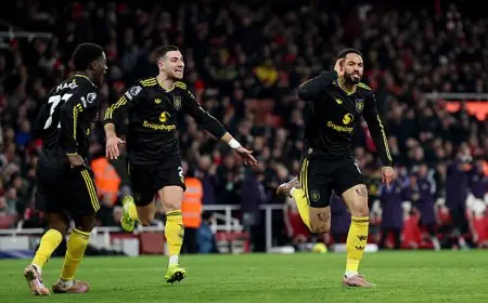 مانشستر يونايتد يهزم أرسنال بثلاثية مذهلة في الدوري الإنجليزي الممتاز