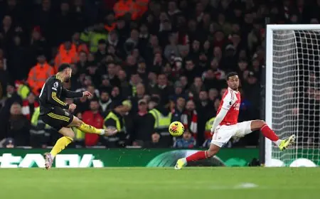 جدول الدوري الإنجليزي: مانشستر يونايتد يهزم أرسنال ويحسن مركزه