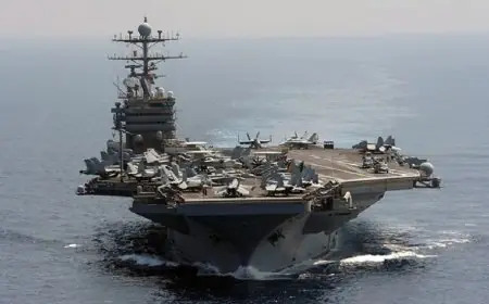 وصول حاملة طائرات ومدمرات أمريكية إلى الشرق الأوسط يكشف تفاصيل التحركات العسكرية