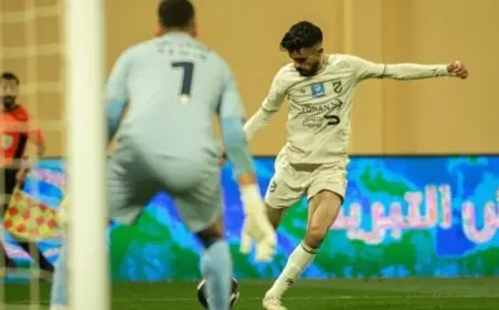 حارس يبدع بإنقاذ ركلتي جزاء لكنه يحرز هدفًا في مرماه وضمك يخسر أمام الحزم