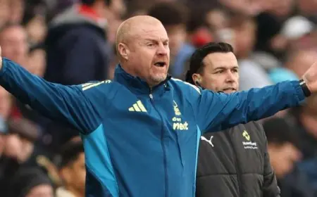 مدرب نوتنغهام فورست يدعو لحظر استخدام المناشف على خط التماس دفعاً لتحسين أداء الفريق