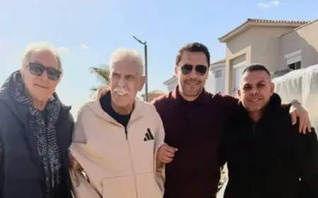 أحمد حسن يشارك جمهوره بصور مع حسن شحاتة بعد عملية جراحية ناجحة