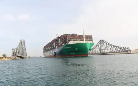 عبور سفينة الحاويات العملاقة CMA CGM SEINE بحمولة 250 ألف طن في قناة السويس