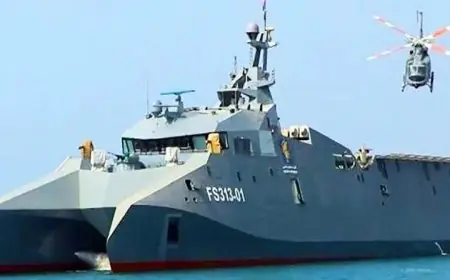 إيران تطلق تدريبات عسكرية بالذخيرة الحية في قلب مضيق هرمز الحيوي