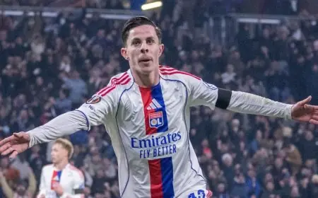 كريم بنزيما يفقد لقبه كأصغر هداف لأولمبيك ليون في المنافسات الأوروبية