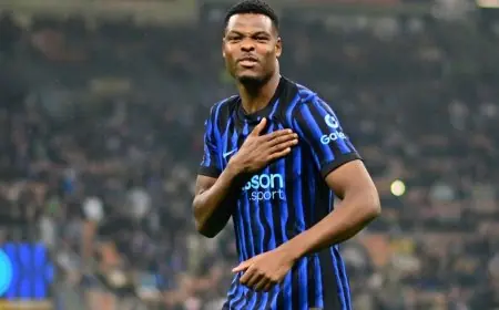 ليفربول يسعى لضم دومفريس لتعزيز دفاعه رغم إصابته