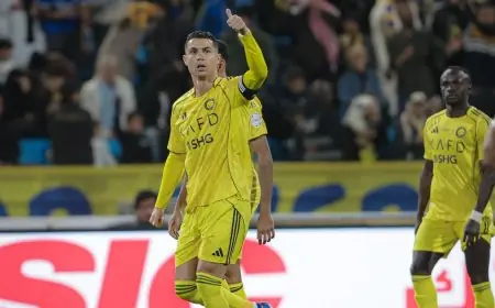 رونالدو يقود النصر لفوز كبير على الخلود بثلاثية ويقترب من منافسة الهلال