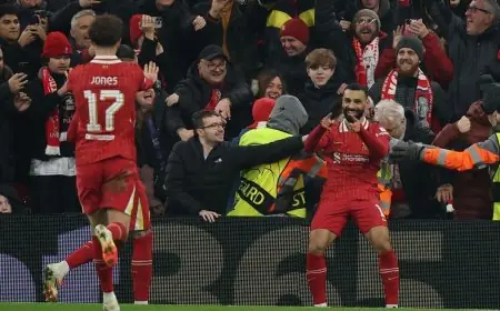 جونز يتبع نهج صلاح ويدخل في صراع مع سلوت فهل يتجه للرحيل