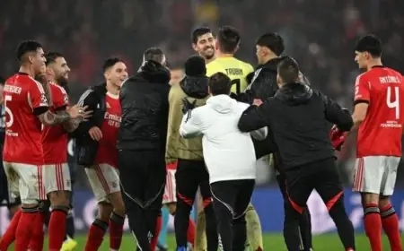 مورينيو يشيد بموقف كورتوا تجاه حارس مرمى بنفيكا