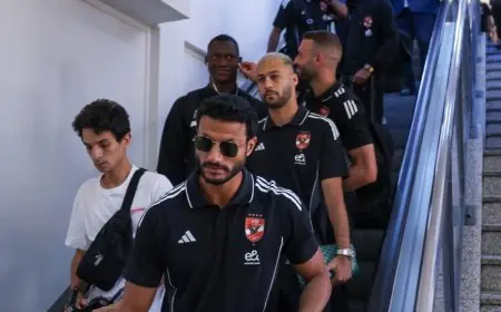 بعثة الأهلي تغادر مطار عبيد أمان في طريقها إلى القاهرة