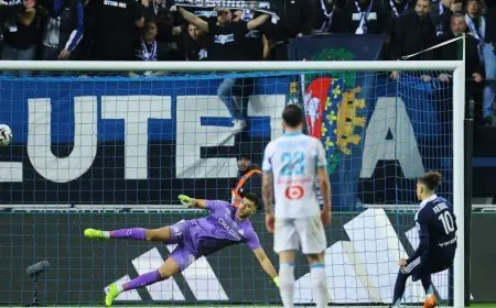 الجزائري قبال يقود باريس إف سي لتعادل مثير ضد مارسيليا