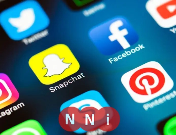 فرنسا تعلن حظر مواقع التواصل الاجتماعي لمن هم أقل من 15 عامًا بدءًا من 2026