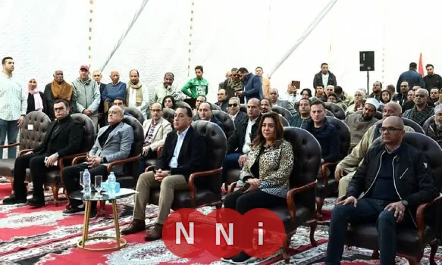 رئيس الوزراء يوزع عقود وحدات سكنية للمستحقين بمدينة الطود