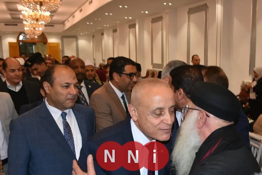 محافظ الأقصر يهنئ المسيحيين بعيد الميلاد المجيد بزيارة الكنائس في لفتة دافئة