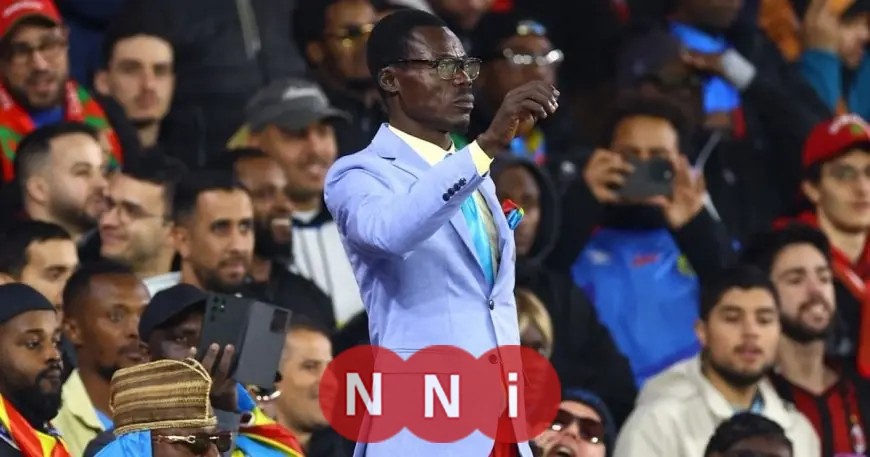 الاتحاد الجزائري يكرّم مشجع الكونغو البارز بإهدائه قميص عمورة الفريد