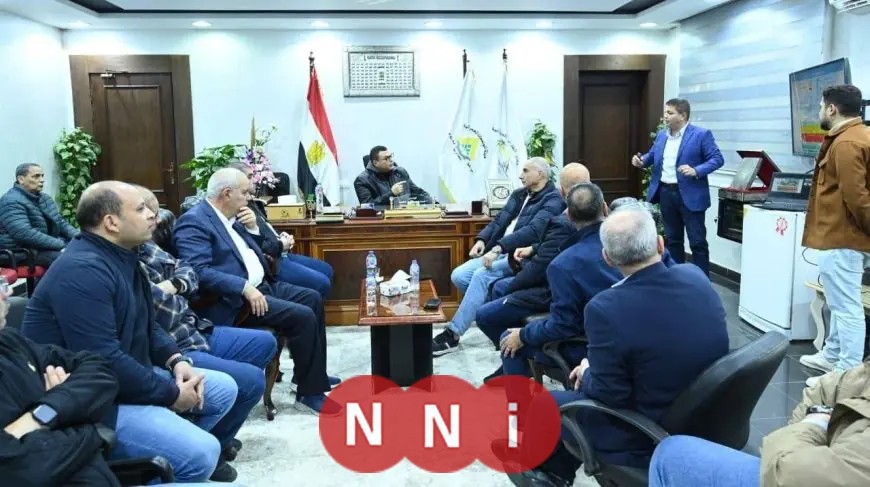 وزير الإسكان يتابع مشروعات القرى السياحية في اجتماع مهم