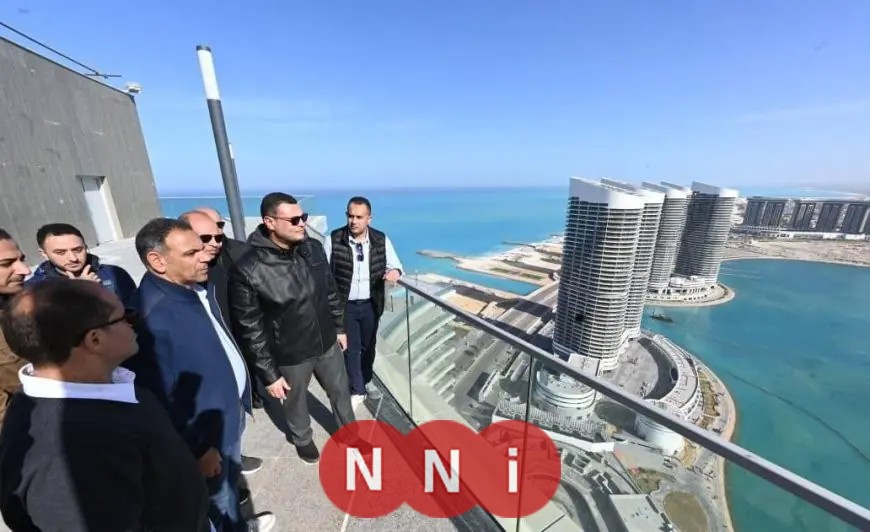 وزير الإسكان يراقب تقدم بناء أبراج الداون تاون في العلمين الجديدة