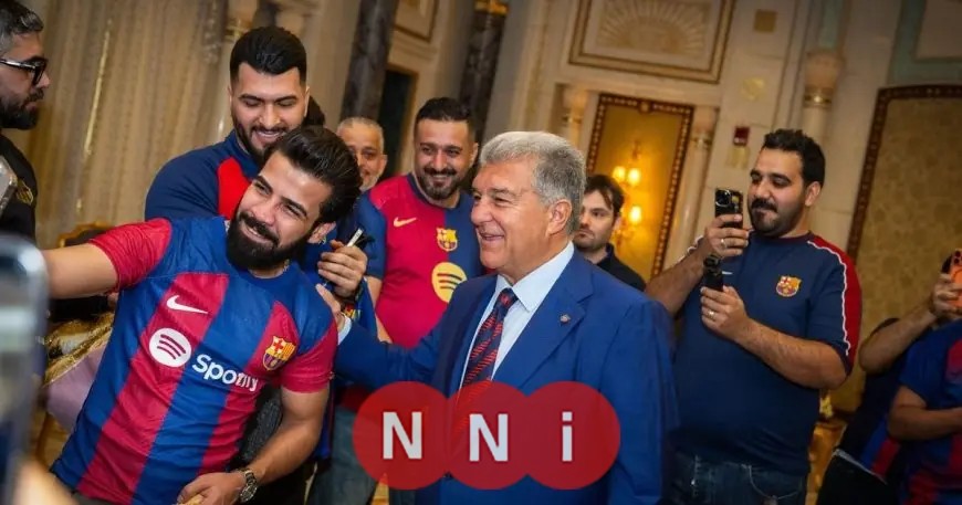 مشجع برشلونة يدعم جوان لابورتا بدولار لتحسين أداء الفريق