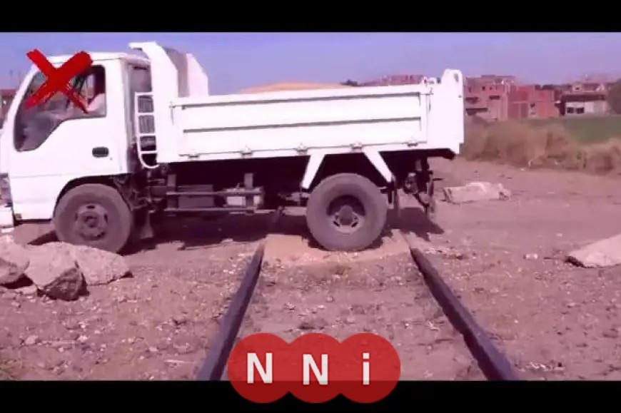 مناشدة من السكك الحديدية للمواطنين بالالتزام بالمزلقانات الشرعية للحفاظ على السلامة