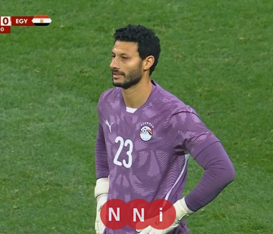 وائل جمعة يشن هجوماً على الشناوي مستشهداً بالحضري بعد هزيمة مصر أمام السنغال