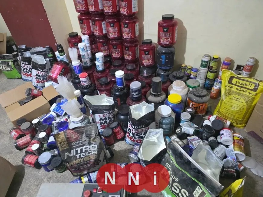 كارثة صحية تهز الجيزة ضبط منشأة سرية لتعبئة مكملات غذائية مجهولة المصدر مع صور حصرية