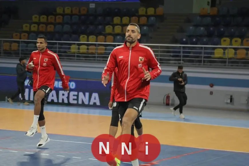 حسام يوسف يهدي جماهير الأهلي كأس السوبر بكل فخر