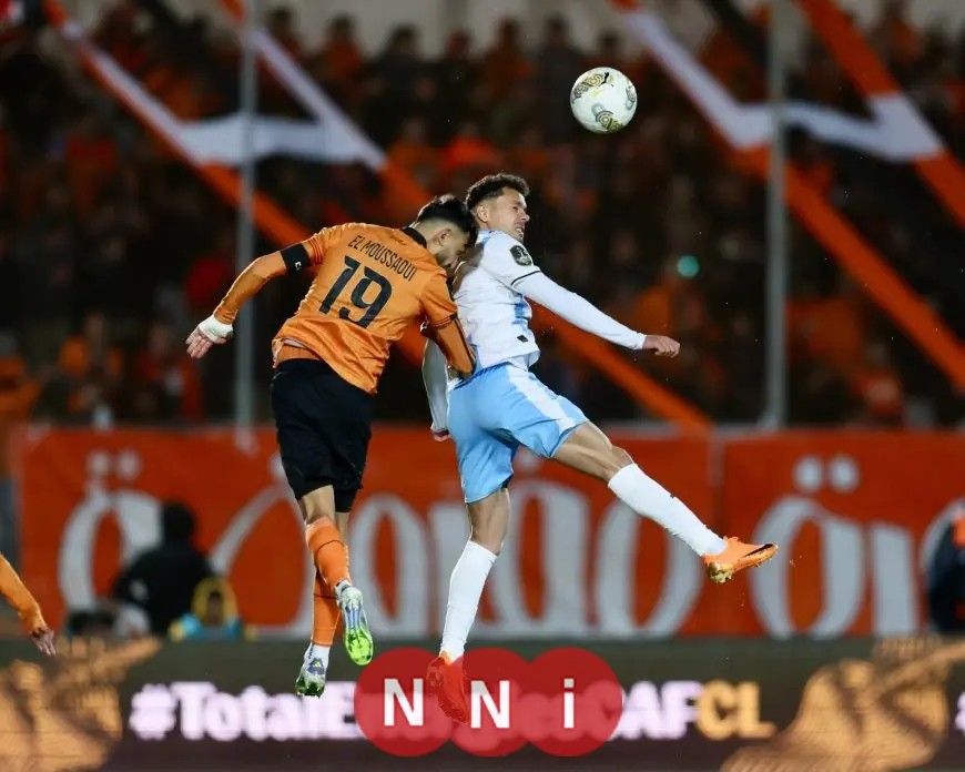 التعادل السلبي يفرض نفسه في الشوط الأول بين بيراميدز ونهضة بركان