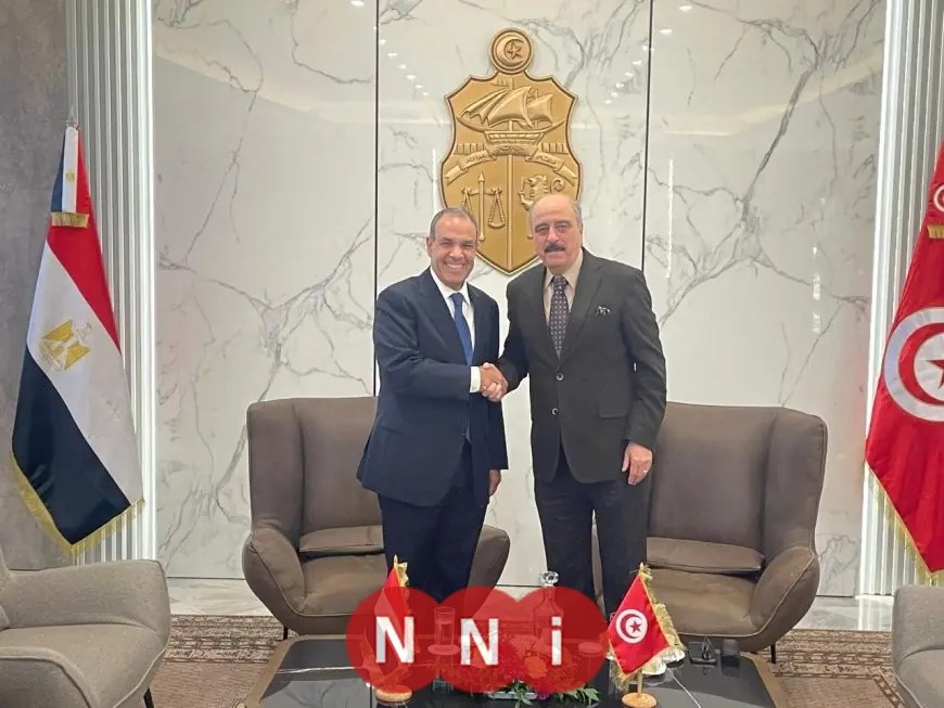 وزير الخارجية يصل إلى تونس للمشاركة في اجتماع آلية التشاور الثلاثي لتعزيز التعاون العربي