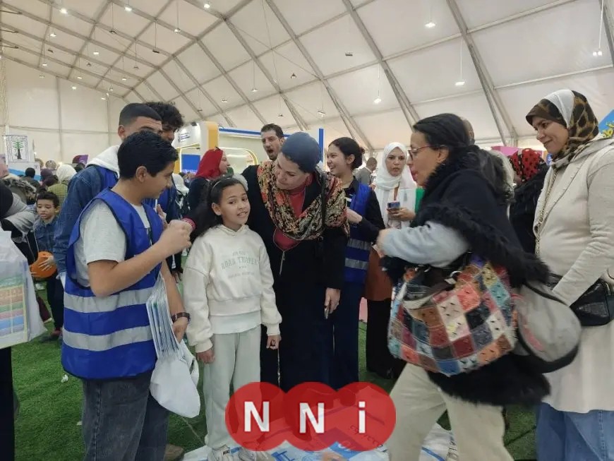 رئيس المجلس القومي للطفولة والأمومة تزور جناح المجلس في معرض الكتاب