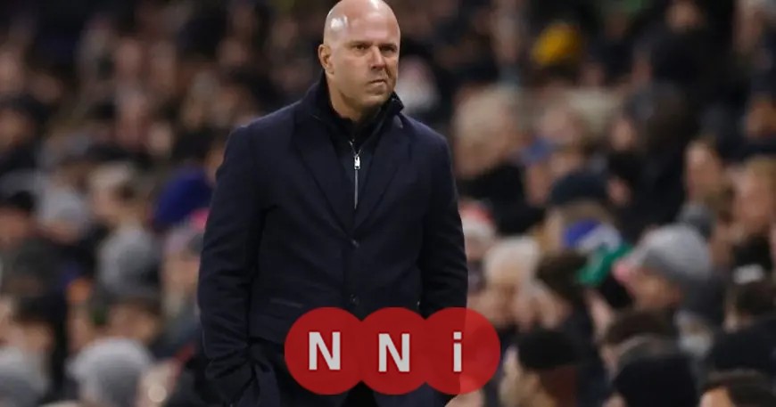 نيفيل يهاجم سلوت مدرب ليفربول مؤكدا استحالة إعادة كتابة التاريخ