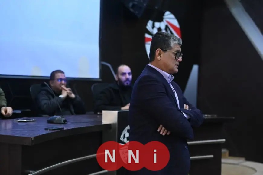 أوسكار رويز يجتمع مع الحكام لمناقشة التطورات الفنية