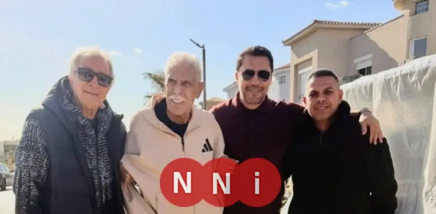 أحمد حسن يشارك جمهوره بصور مع حسن شحاتة بعد عملية جراحية ناجحة