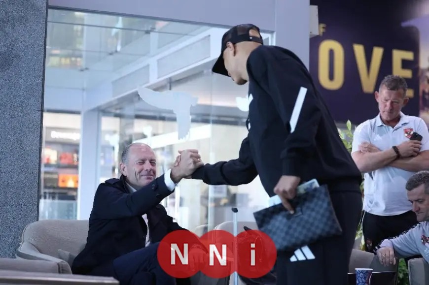 تجمع نجوم الأهلي في مطار القاهرة استعدادًا للرحلة إلى تنزانيا