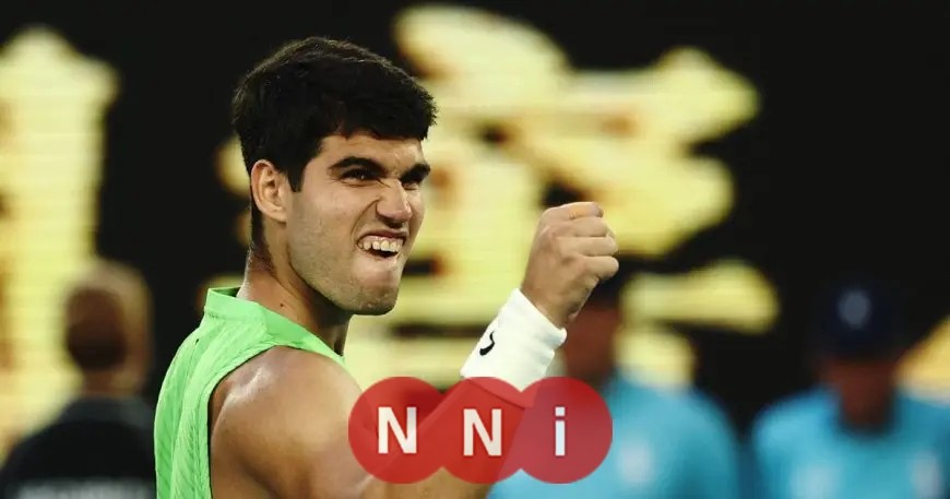 كارلوس ألكاراز يتألق بأداء بطولي ويهزم ألكسندر زفيريف نحو نهائي أستراليا