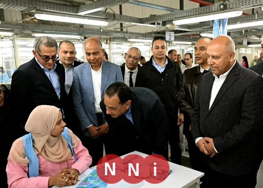 رئيس الوزراء يزور مصنع الجيزة للملابس الجاهزة بتكلفة إنتاج 4 ملايين دولار شهريًا