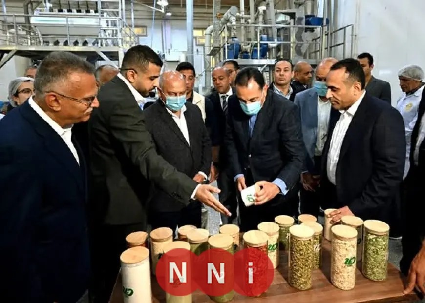 رئيس الوزراء يجري جولة تفقدية في مصنع الشركة المتحدة لتجفيف الحاصلات الزراعية