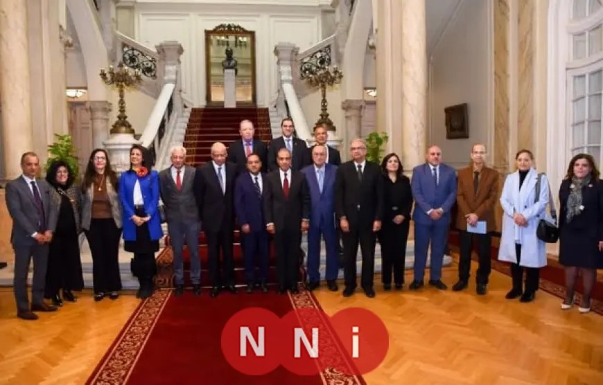 لقاء وزير الخارجية مع أعضاء اللجنة الوطنية لآلية مراجعة النظراء الأفريقية يعزز التعاون الإقليمي