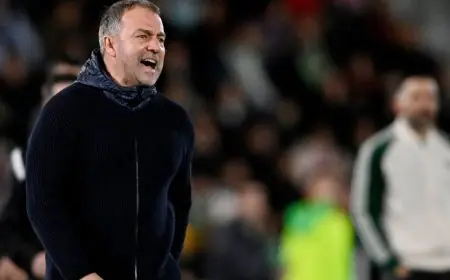 هانزي فليك ينتقد إهدار الفرص ويكشف تفاصيل موقف رافينيا وكوندي